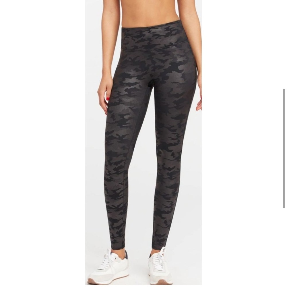 SPANX FAUX LEATHER BLACK MATTE CAMO PRINT LEGGING SMALL - Picture 7 of 14